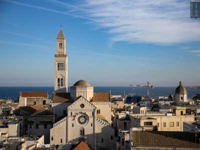 ...e l�alto campanile